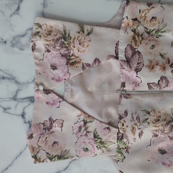 Pink flora dress | size 8 - Picture 5 of 8